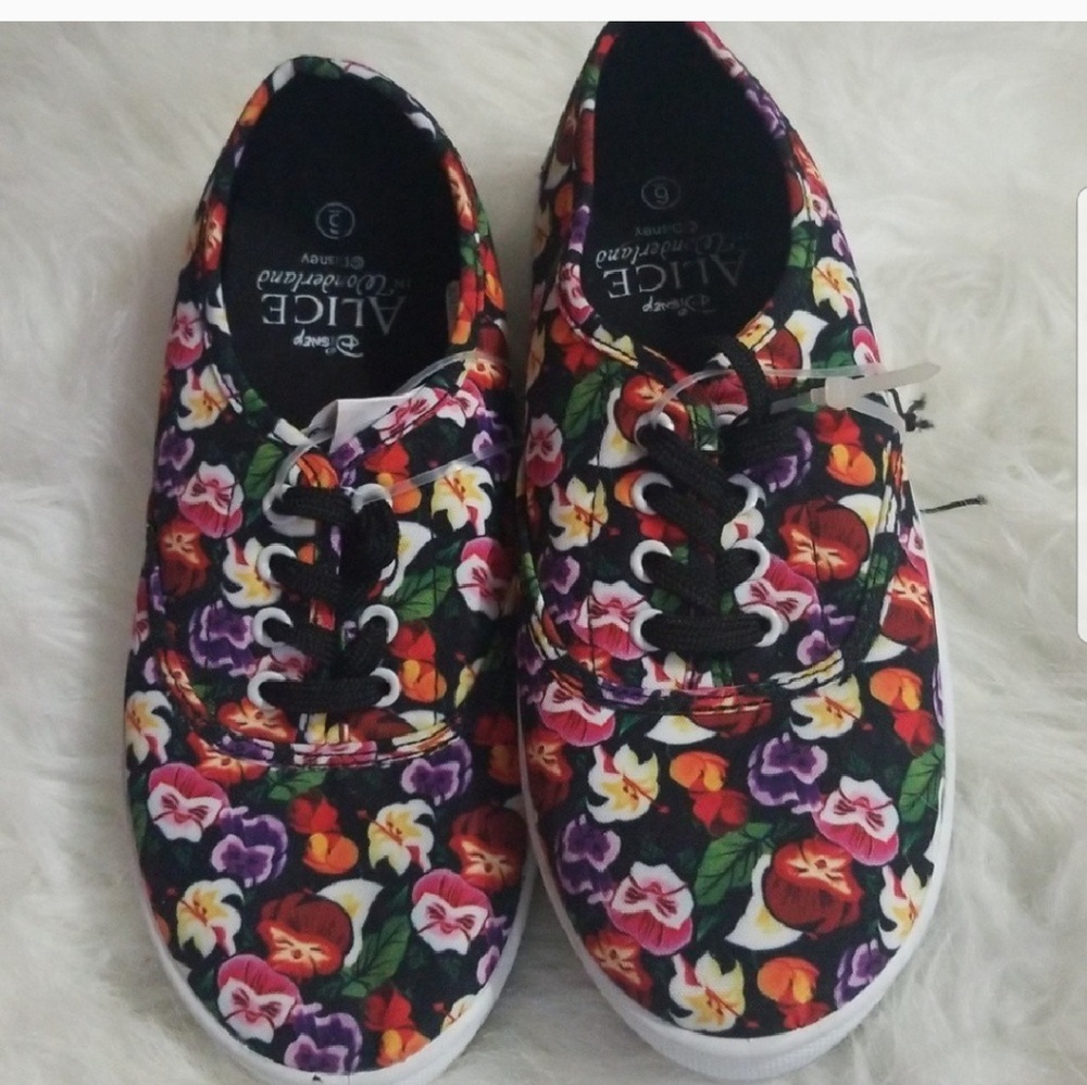 🌺🥀Cute disney canvas floral shoes🌺🥀